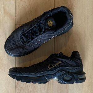 Nike Air Max Plus Midnight black sneakers
